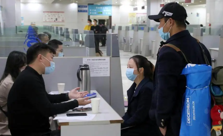 大学生|“北上广不相信眼泪，可小城市更要拼爹”，北漂毕业生讲得很现实