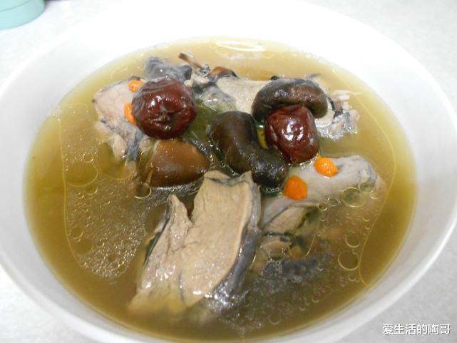 便秘|建议女人:常喝2白汤,3宝汤,4红汤,驱寒补营养,面如桃花过冬