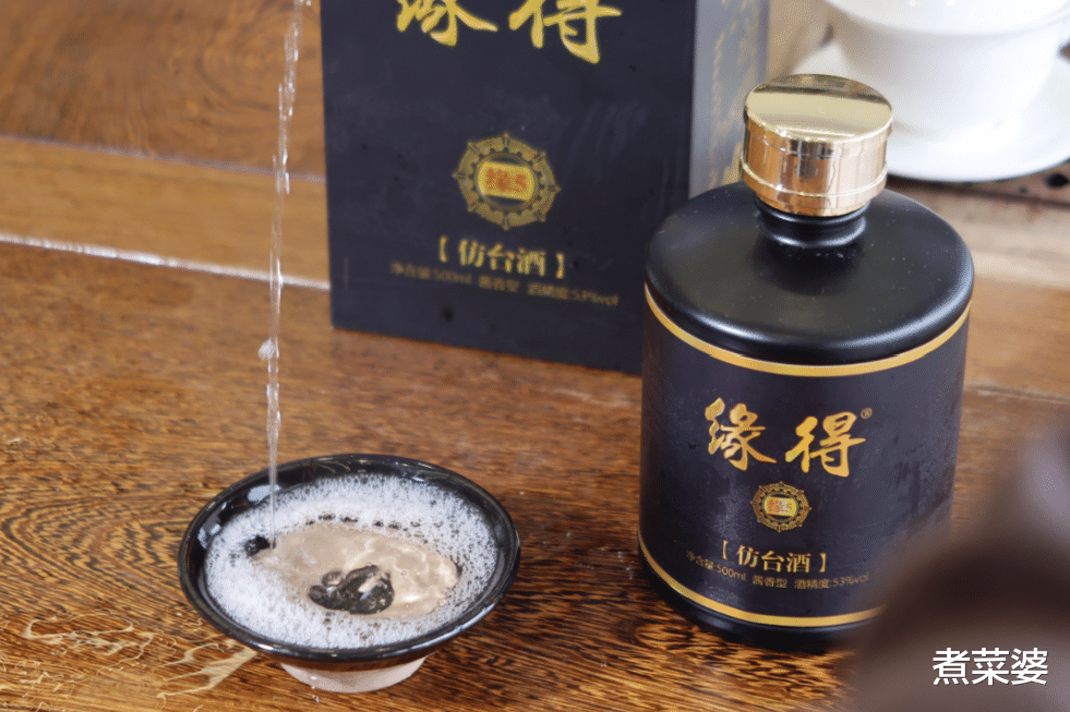 50岁男子晒平日喝的“白酒单”,意外走红,网友看完:实在太心酸
