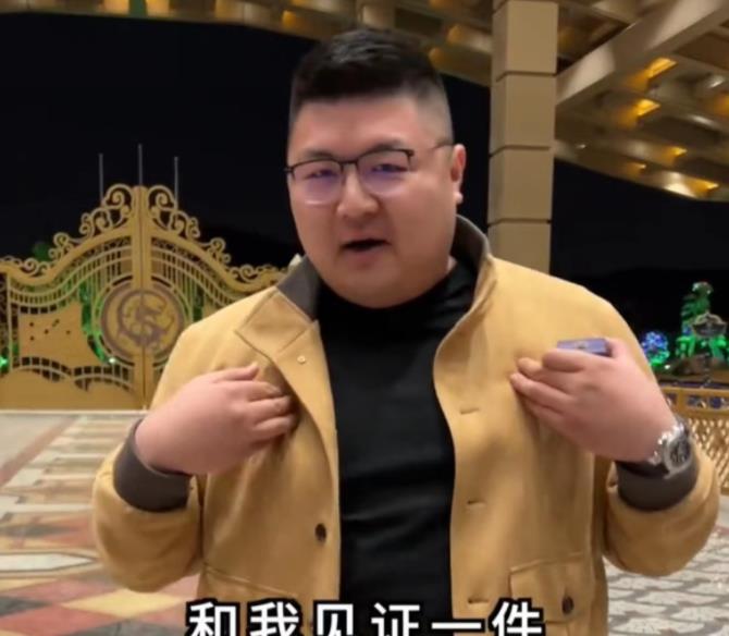 求婚|双喜临门？千万级网红猴哥求婚现场曝光，女方穿平底鞋被猜测怀孕