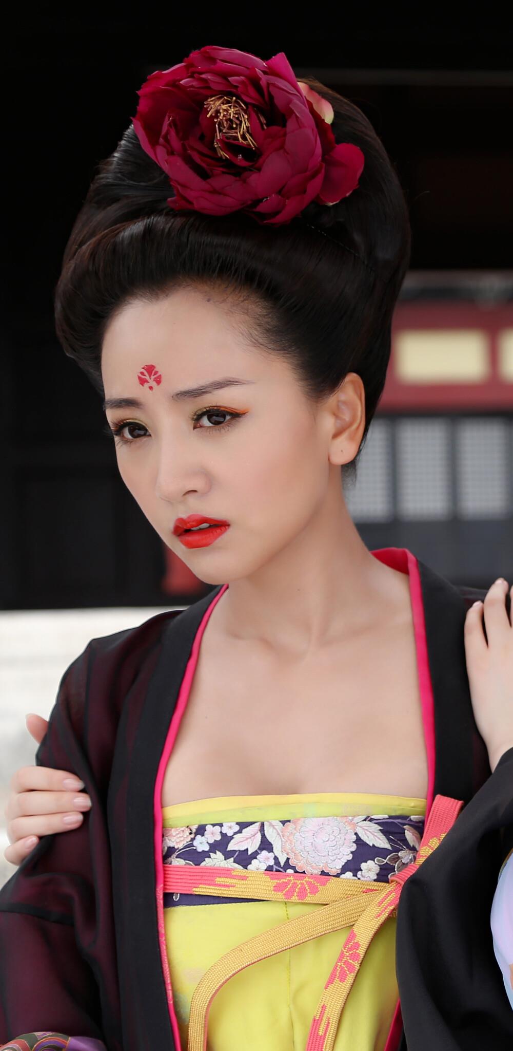 迪丽热巴|22位簪花美人!热巴、赵丽颖、刘晓庆,哪一个更让你心动?