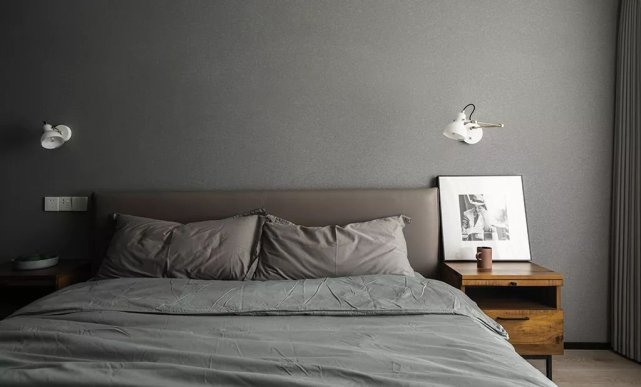 74平现代风一居室拆掉厨房隔墙换来大客厅,水泥墙水泥地简单耐看