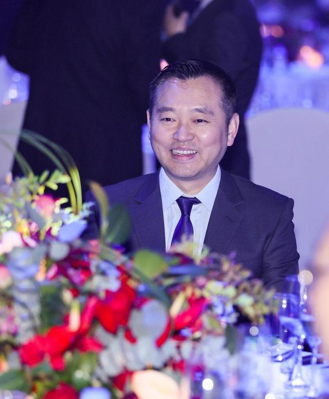 孔令辉|孔令辉近照发福严重，47岁发际线后移显老态，参加活动有望回国乒