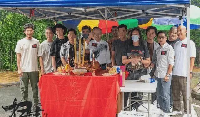 韩雪|古天乐新片拍摄现场出意外事故，飞车特技指导受伤，生命岌岌可危