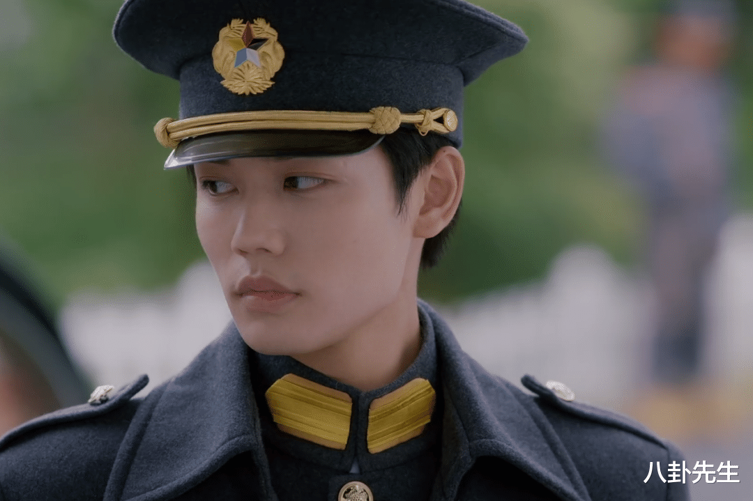 高马尾 男演员的浓妆让人出戏：有人脸比脖子白，有人画红唇演侠客