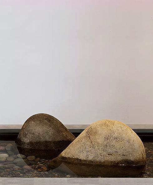 老公硬在电视墙装水池!一进屋被迷住了,餐桌穿墙摆放,谁见过?