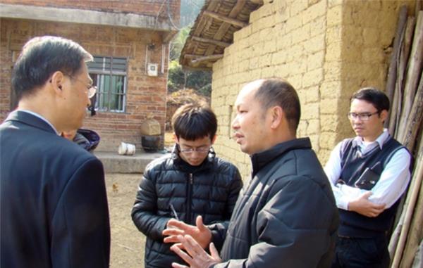 小伙因扶老人反被讹20万,为证清白自杀,老人:我没想到会这样