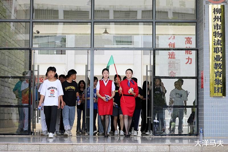 跳槽|建议在乡镇中等学校实行“双子星制”,即普通高中+职业高中