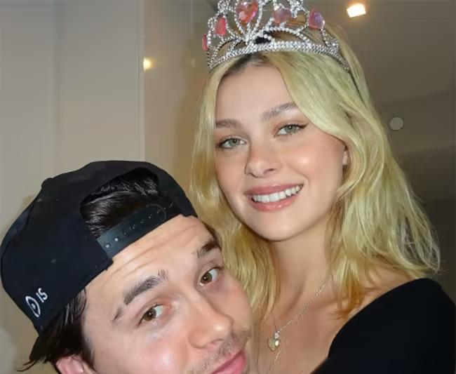 布鲁克林|小贝夫妇被豪门儿媳吐槽？儿子改姓“入赘”女方家，讨好巨富岳父太露骨