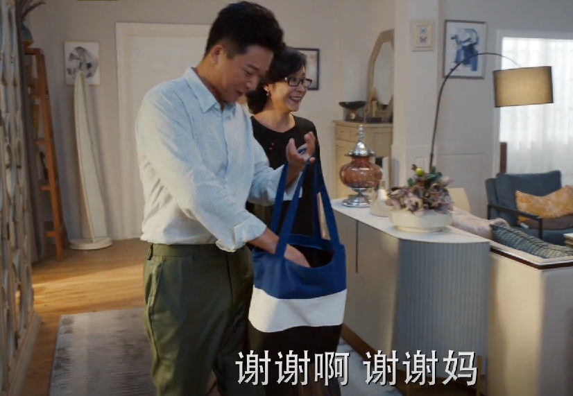 刘奕君|张卫国的夏天：52岁刘奕君给大13岁女演员演女婿，同框画面尴尬了