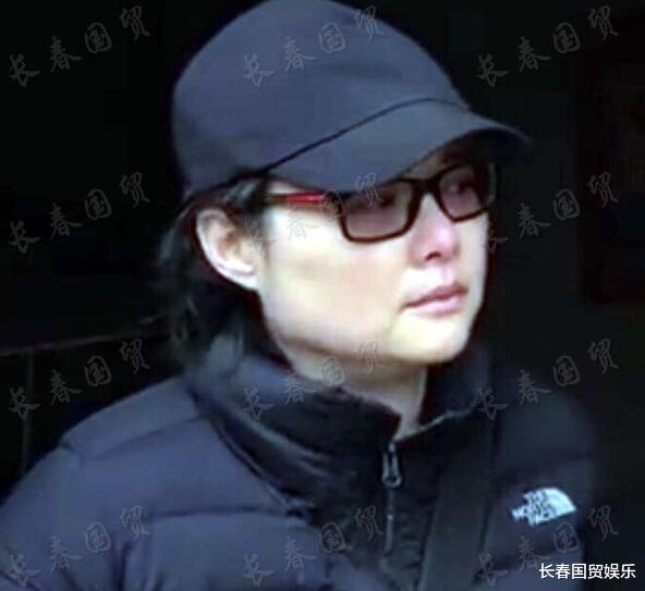 袁立|50岁袁立素颜近照曝光，身材发福显老态，与昔日判若两人