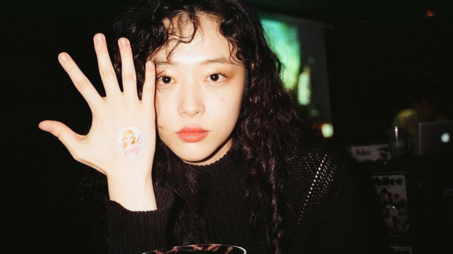 刘逸云|f(x)5位美女现状：刘逸云美国签约，宋茜回国成顶流，崔雪莉已不在人间