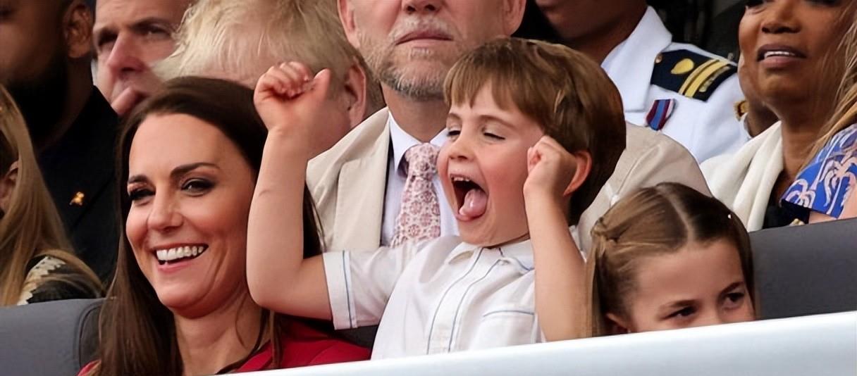 路易·亚瑟·查尔斯|路易王子是妈宝男？出席活动搂住凯特不松手，又是吻她又是捂她嘴