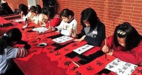 春联|大学生“自制春联”，没有一个中文字，看得懂的都是学霸