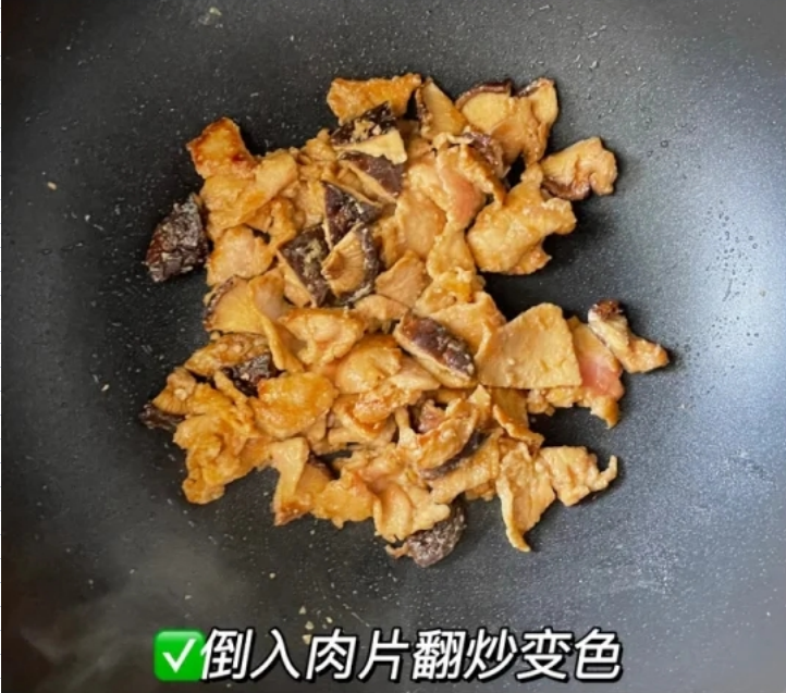 天冷了，我家最爱吃这道菜，荤素搭配，解馋开胃，家人爱吃不剩菜