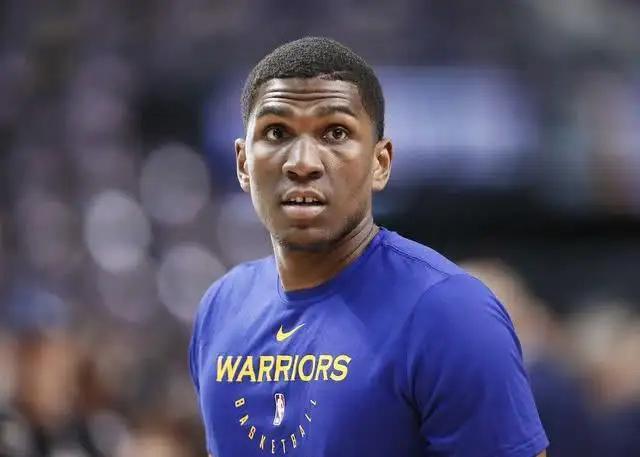迈克尔·乔丹|迈克尔乔丹是全世界公认的篮球之神，而在现役NBA有一位球员也以之自居