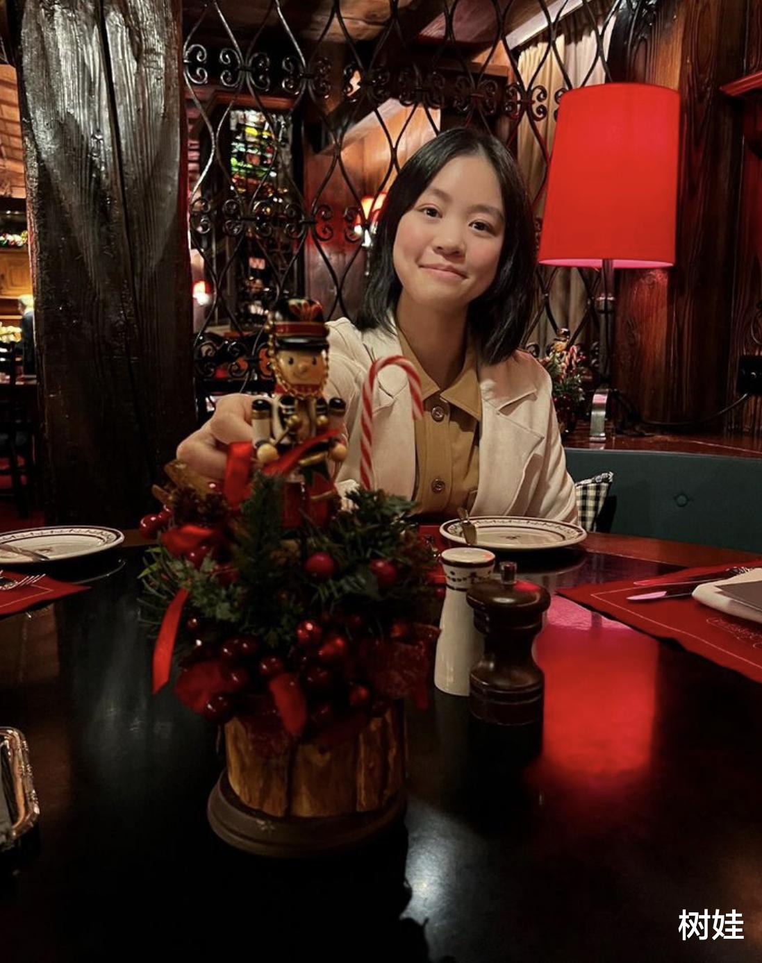 刘秀盈|刘銮雄女儿参加国际芭蕾舞比赛，首夺金奖很激动，吕丽君倍感骄傲