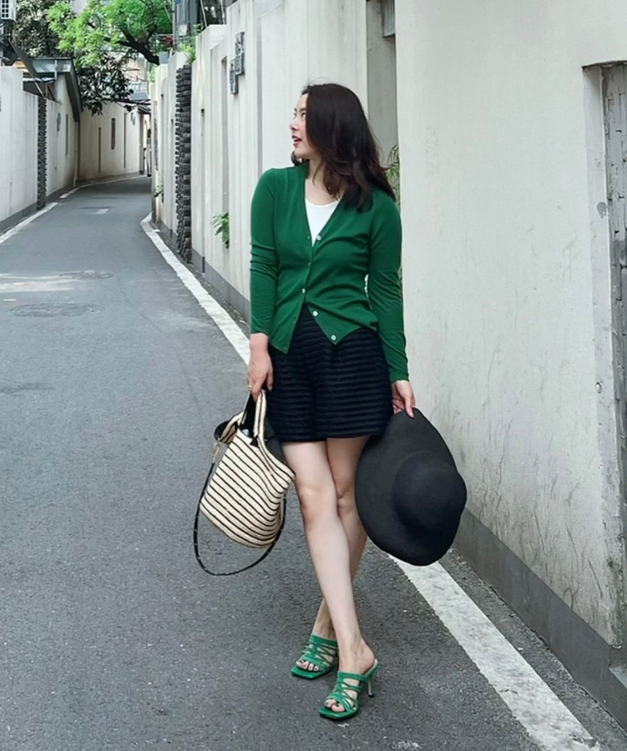 中年女人穿秋装，4种“假时髦，真土气”颜色要避开，会影响气质