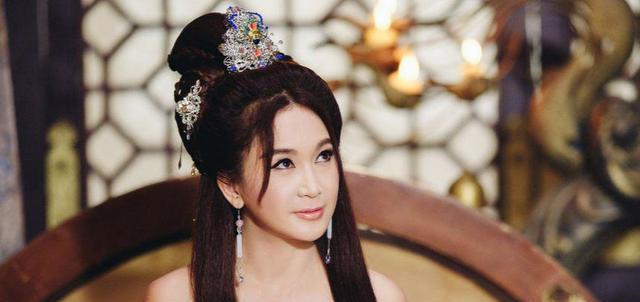 温碧霞|温碧霞家中健身被批作秀,网友建议向钟丽缇看齐