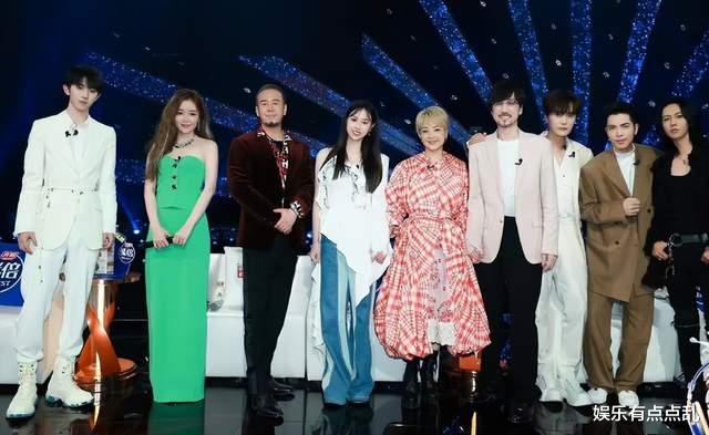 周传雄|陈慧娴杨丞琳机场偶遇周传雄, 脱口就喊小刚, 周传雄反应让人笑翻