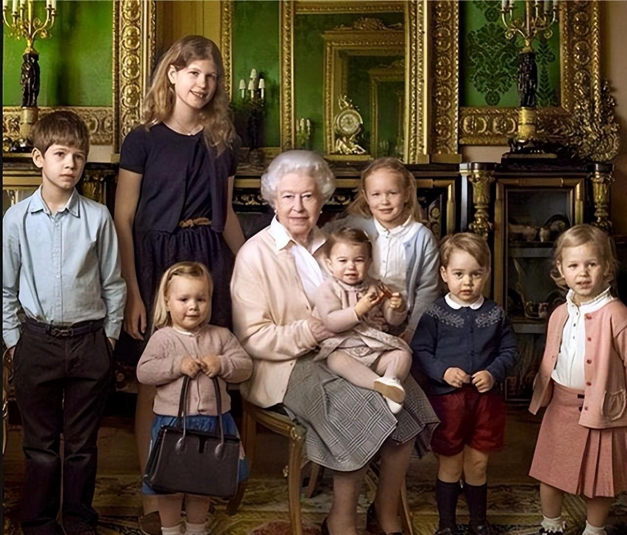 英国|颜值最高的小王子!英国皇室隐藏版金发萌弟,英国女王超疼爱