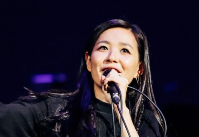 邓伦|40岁歌手演唱会上突曝离婚!大赞男方是好男人,自己将去看精神科