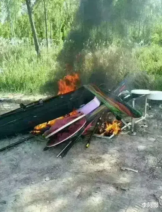|钓鱼钓得家都不回，老婆一怒之下把钓具全都烧了！