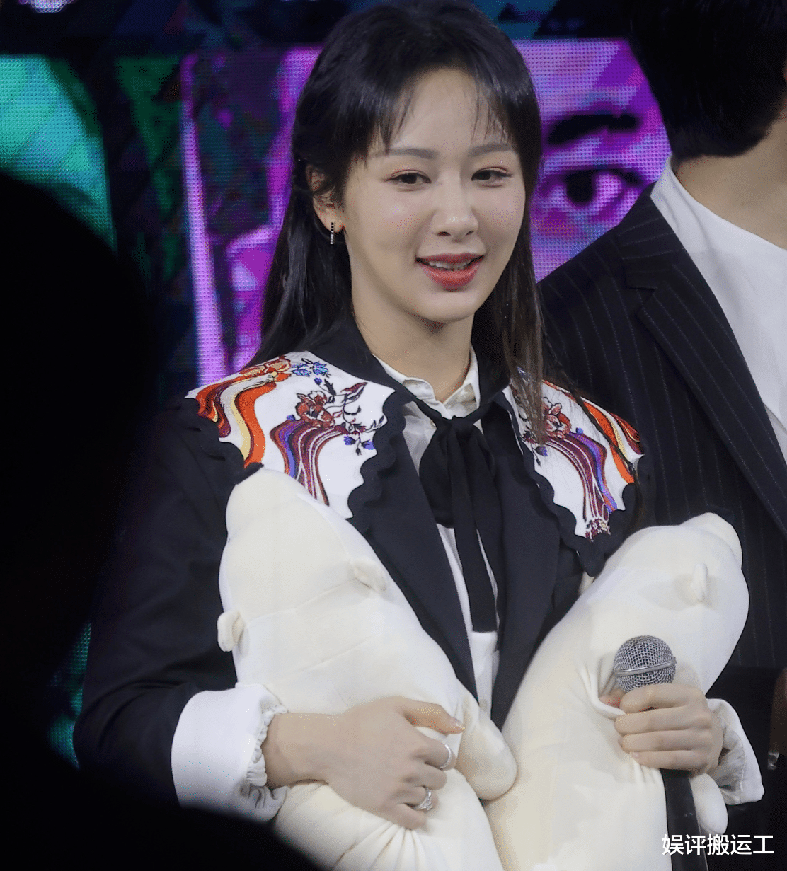 杨紫 ?杨紫上镜胖十斤,曾被嘲“土肥圆”,为了变成美女她付出了什么?