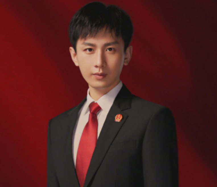 迪丽热巴|《公诉精英》定妆照：本以为热巴是颜值担当，却意外被女二惊艳