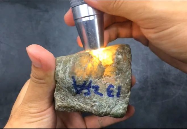 翡翠|送您《年年有鱼》翡翠,富贵有余