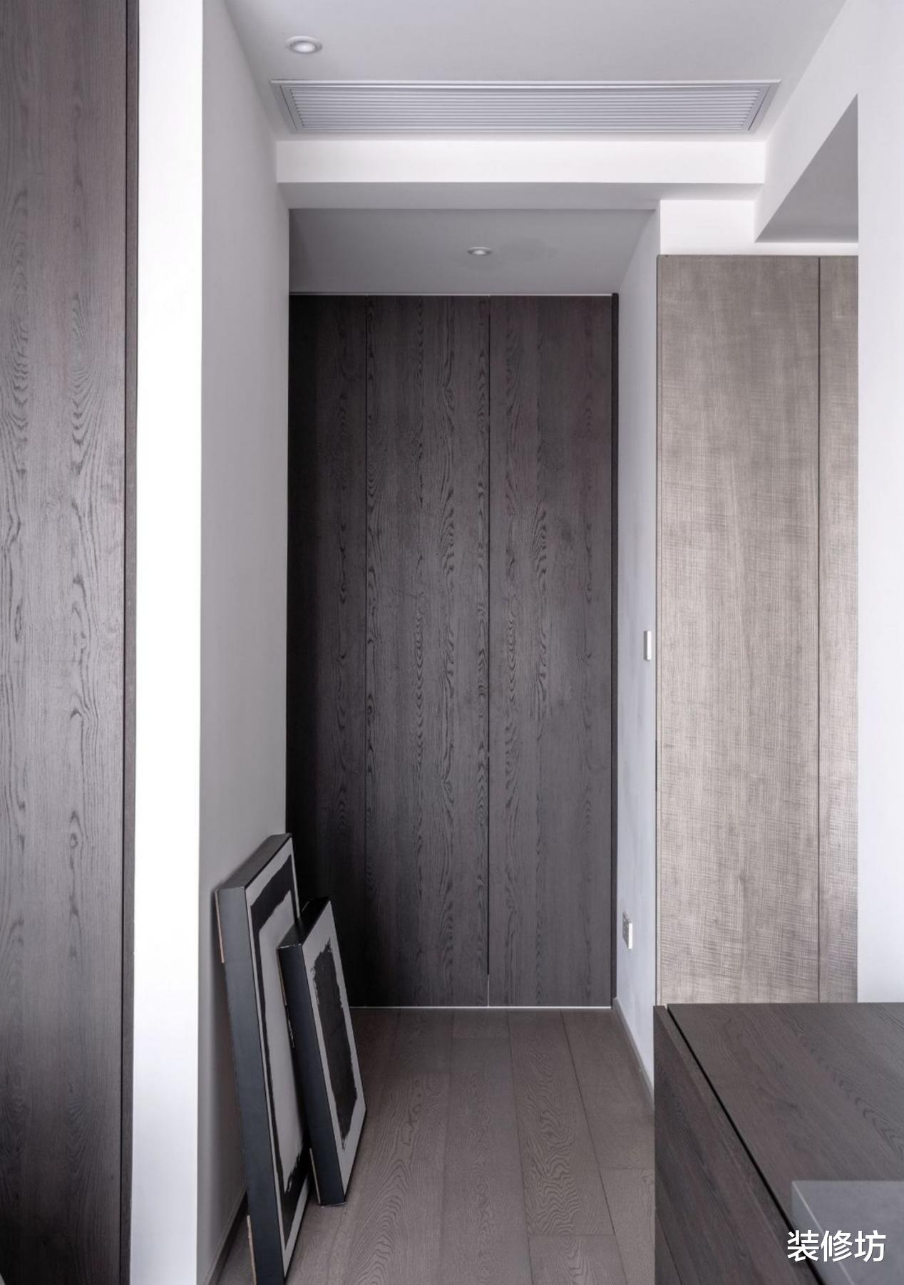 U型开放式置物架,还有半开放书房,层层递进的空间格外美