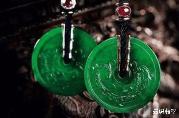 翡翠|市场上常见的豆种翡翠不值钱？这样的豆种，其实能与高等翡翠相媲美！