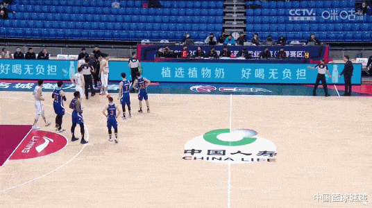 李春江|CBA火爆一幕，两大主教练现场互骂，李春江国骂马布里响彻全场！