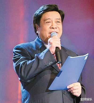 赵忠祥|赵忠祥80周年冥诞惹争议！该不该立塑像，让网友们吵成一团