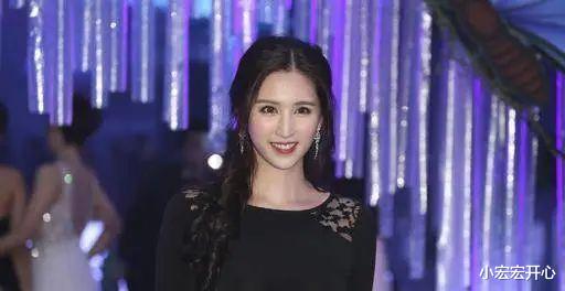 坂井泉水|“爷孙恋”男主去世，小女友无人现身：风流一世，最后成工具人？