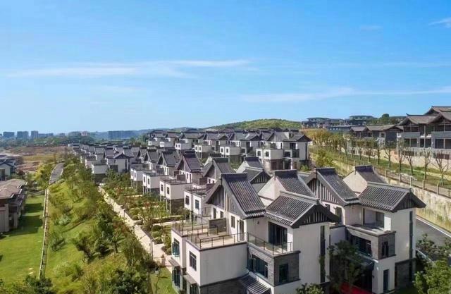 别墅|宁做鸡头不当凤尾！联排别墅边户，到底比中间户好在哪儿？