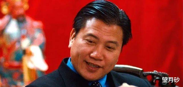 沉香如屑|8位过气明星生存状态：有的在火锅店当服务员，有的在夜总会谋生