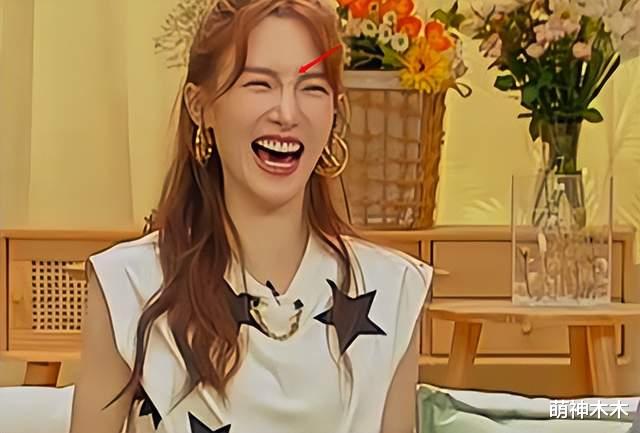 金晨|明星大型社死瞬间：金晨大笑眉心诡异凸起，杨紫剧中下巴压出坑