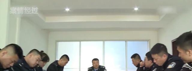 男子假扮杀手抢劫,专挑大妈下手,大妈:一进来就掐我大脖子
