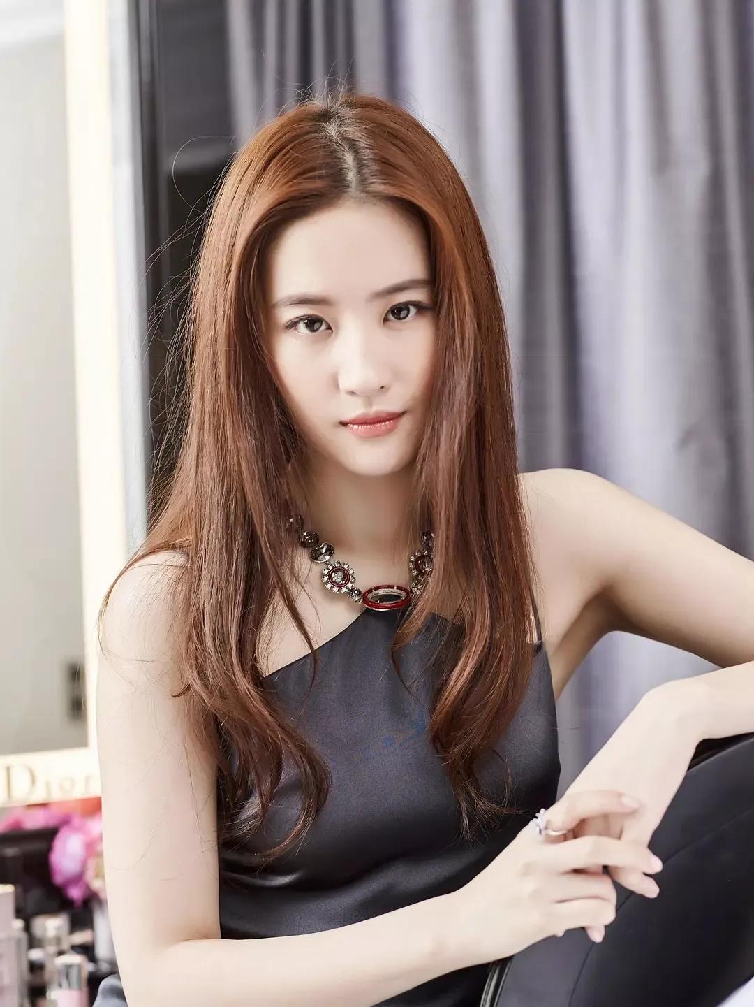 刘亦菲|母亲的“提线木偶”，从没为自己活过的刘亦菲，究竟还好吗？