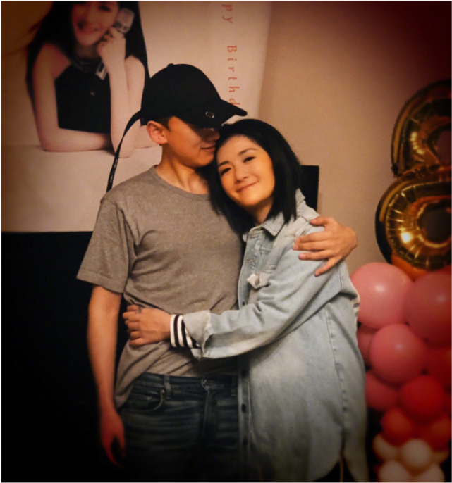 谢娜|张杰领证结婚11周年,与谢娜分隔两地,独自带娃陪女儿唱歌