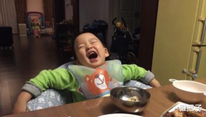 参观于震住的豪宅,住很简朴的房子,养5个孩子压力挺大的