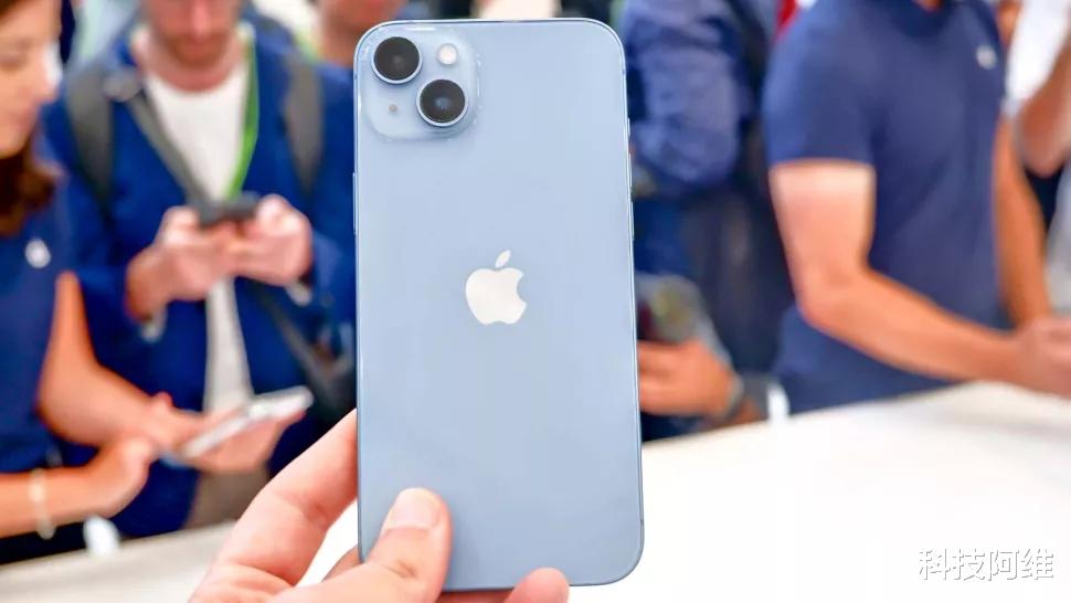 iPhone|128GB+满血版A15，苹果分销商终于妥协，新款iPhone售价更亲民了