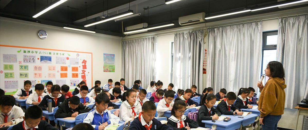 多地落实教师退出机制，或将带来了四大负面问题，家长：必须调整