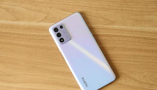 realme|realme亮利刃！驍龍芯+6000mAh+144Hz，是心動的信號