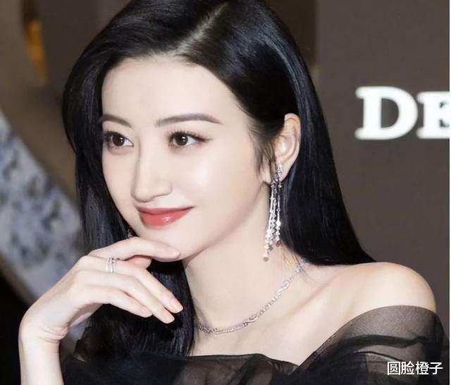 杨采钰|肤黄也貌美，我只服这3位女星，丝毫不掩盖黑黄皮，照样美艳动人