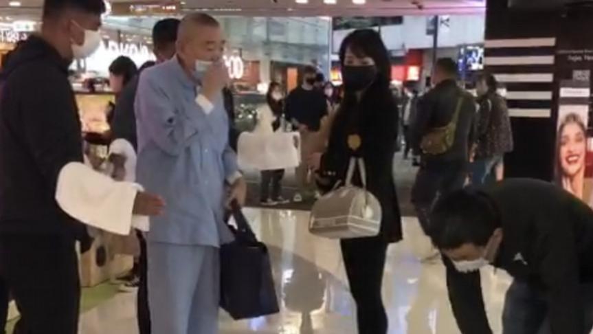 吕丽君|刘銮雄吕丽君分手8年还去逛街，而且失控怒骂路人