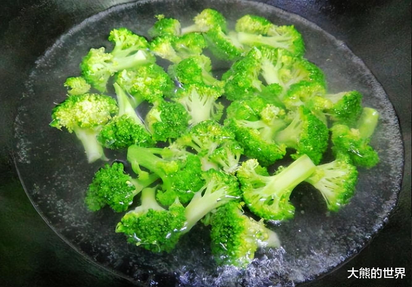 银耳|女人想要“老得慢”！建议：30岁后，常吃这5样，气色好显年轻