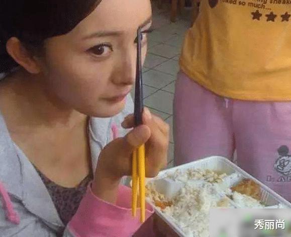 赵丽颖|明星片场盒饭也分等级！杨幂A级，赵丽颖S级，看到黄圣依后：我酸了