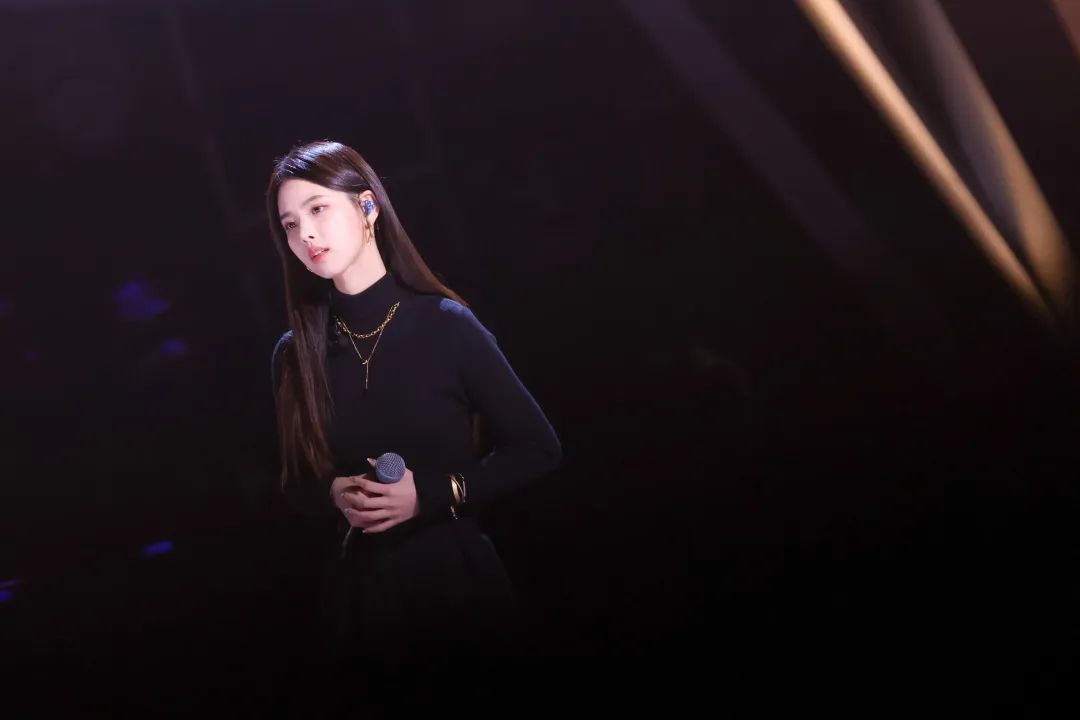 c位|2022中国好声音总决赛，李楚楚海报居Ｃ位，梁玉莹和蔡子伊争冠军